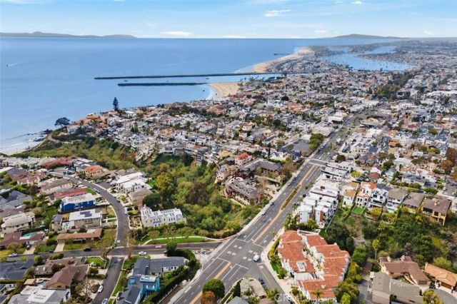 401 Seaward Road 6, Corona Del Mar, CA 92625
