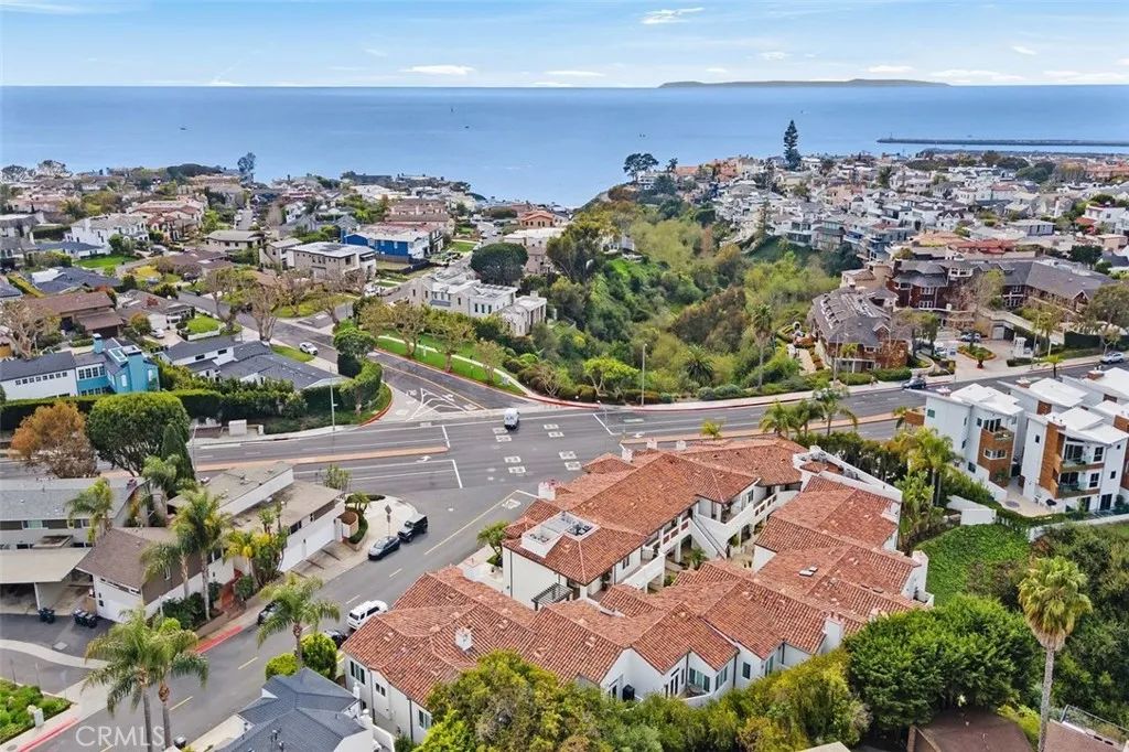 401 Seaward Road 6, Corona Del Mar, CA 92625