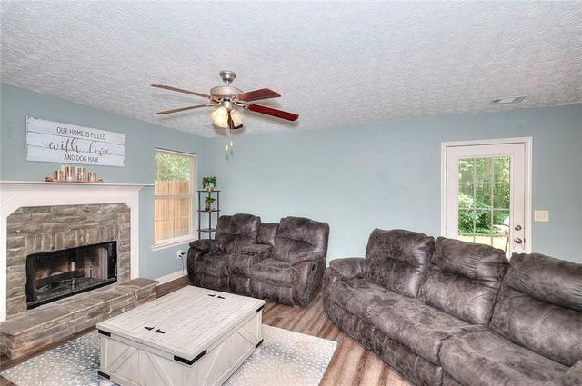 2314 Robin Drive, Loganville, GA 30052