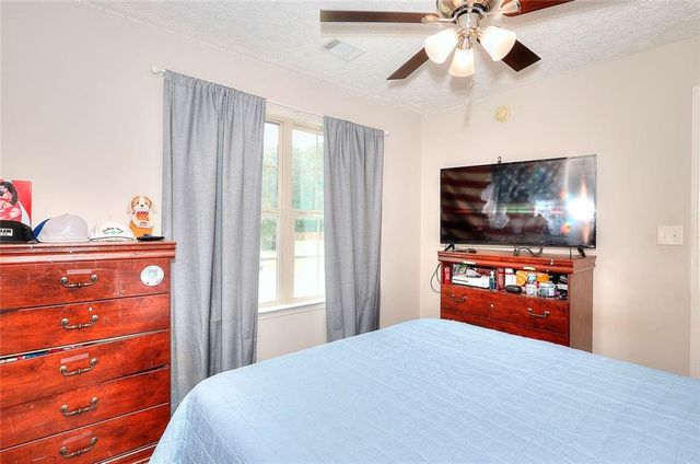 2314 Robin Drive, Loganville, GA 30052