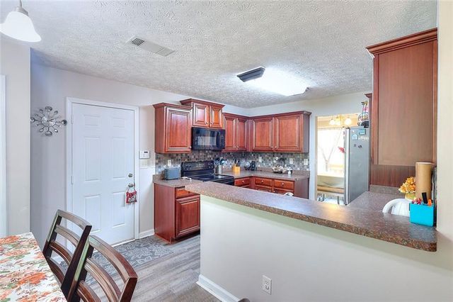 2314 Robin Drive, Loganville, GA 30052