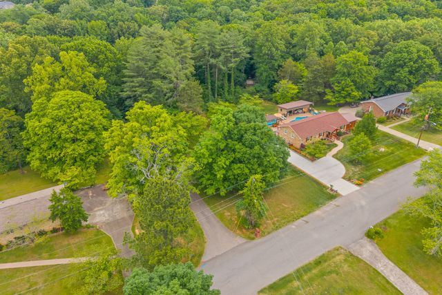 628 Chesterfield Cir, Clarksville, TN 37043