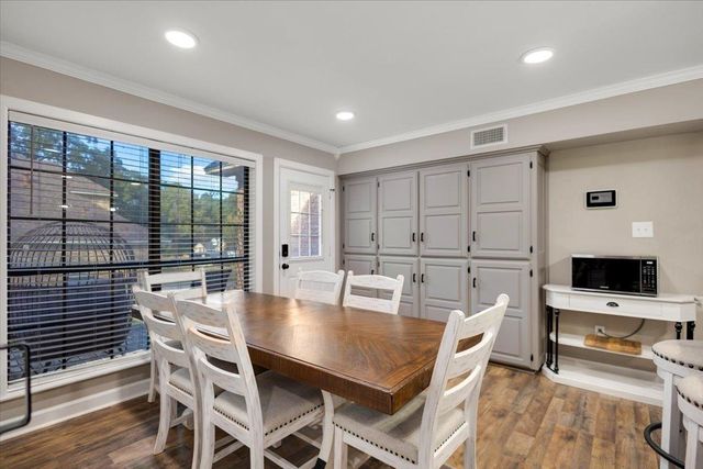 1701 Edgebrook St, Henderson, TX 75652