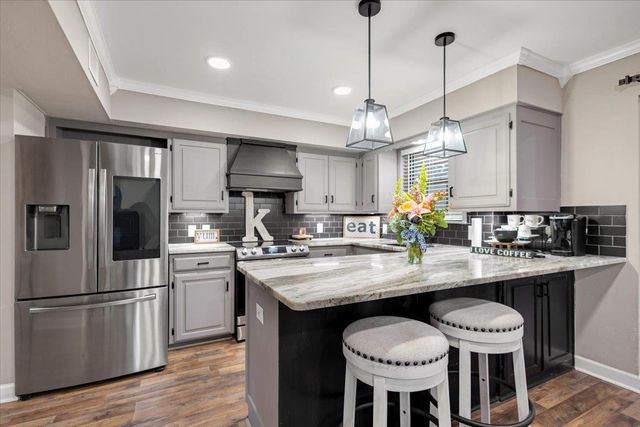 1701 Edgebrook St, Henderson, TX 75652