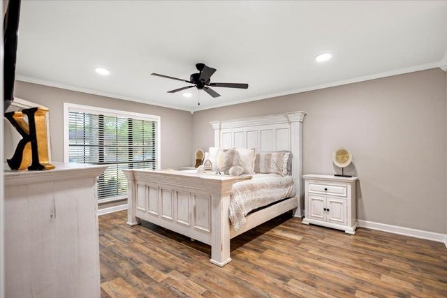 1701 Edgebrook St, Henderson, TX 75652