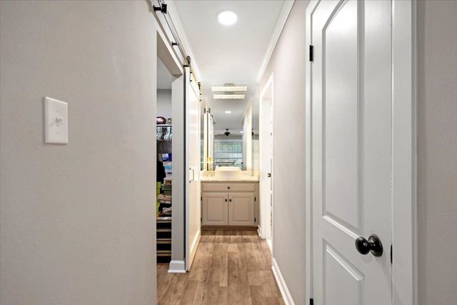 1701 Edgebrook St, Henderson, TX 75652