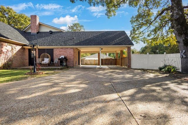 1701 Edgebrook St, Henderson, TX 75652