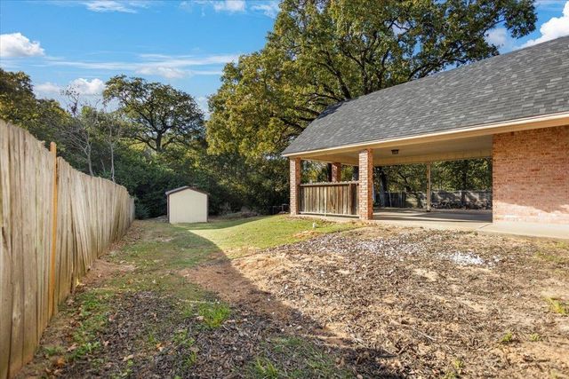 1701 Edgebrook St, Henderson, TX 75652