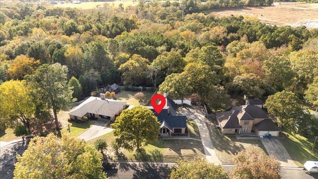 1701 Edgebrook St, Henderson, TX 75652