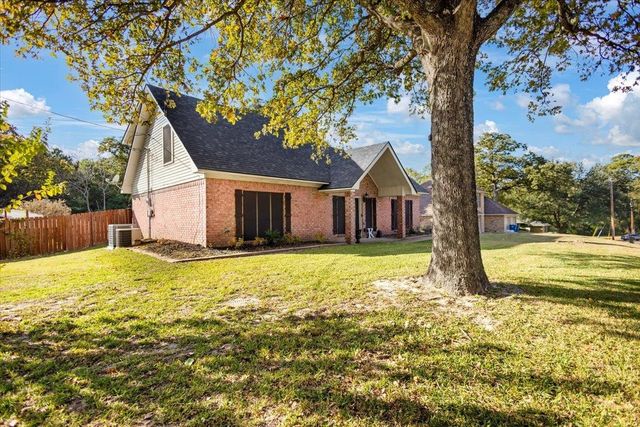 1701 Edgebrook St, Henderson, TX 75652