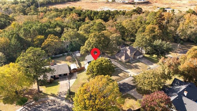 1701 Edgebrook St, Henderson, TX 75652