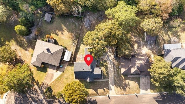 1701 Edgebrook St, Henderson, TX 75652