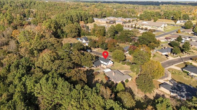 1701 Edgebrook St, Henderson, TX 75652