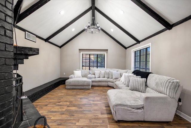 1701 Edgebrook St, Henderson, TX 75652