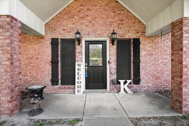 1701 Edgebrook St, Henderson, TX 75652