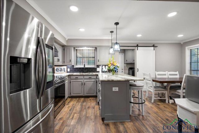 1701 Edgebrook St, Henderson, TX 75652