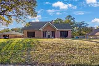 1701 Edgebrook St, Henderson, TX 75652