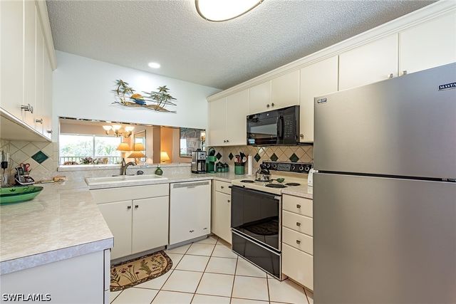 10684 Gulf Shore DR B-305, Naples, FL 34108