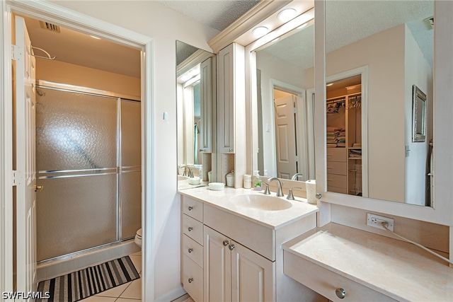 10684 Gulf Shore DR B-305, Naples, FL 34108
