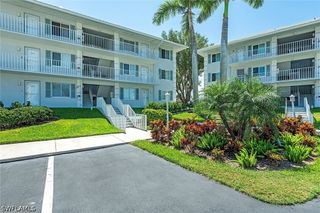 10684 Gulf Shore DR B-305, Naples, FL 34108