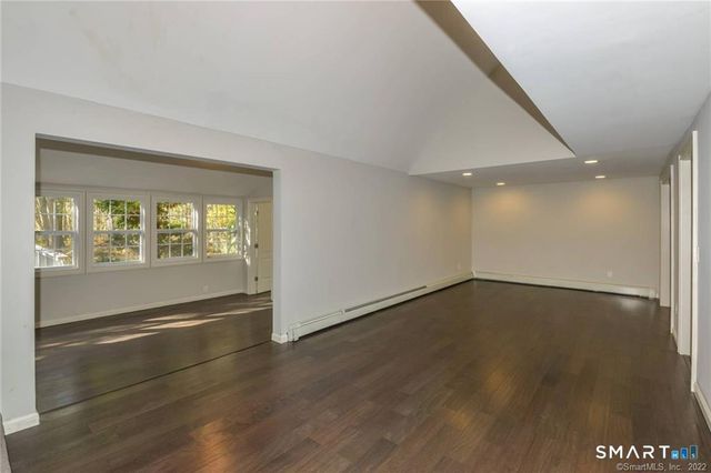 31 Walker Lane, Bloomfield, CT 06002