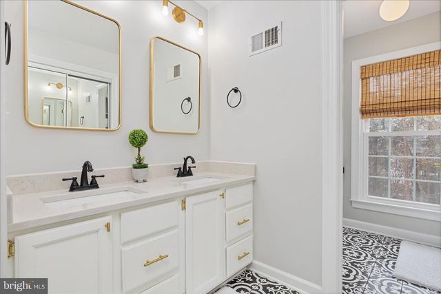 15567 EAGLE TAVERN LN, Centreville, VA 20120