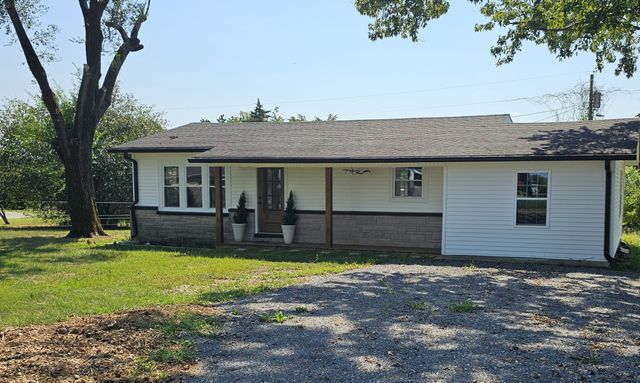 212 Donoho Ave, Lafayette, TN 37083