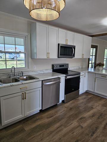 212 Donoho Ave, Lafayette, TN 37083