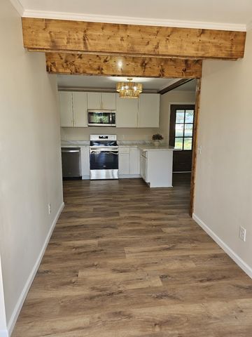 212 Donoho Ave, Lafayette, TN 37083