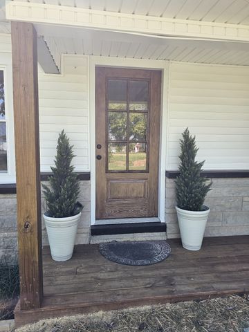 212 Donoho Ave, Lafayette, TN 37083