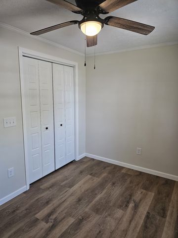 212 Donoho Ave, Lafayette, TN 37083