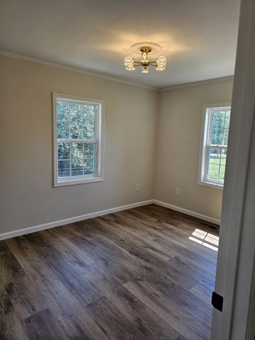 212 Donoho Ave, Lafayette, TN 37083