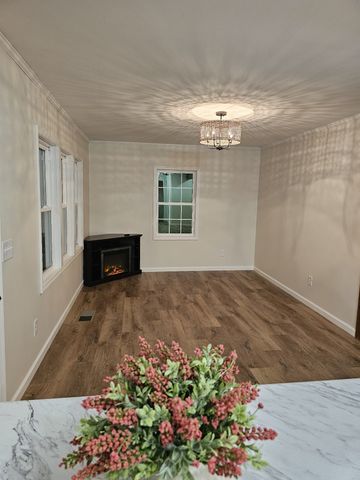 212 Donoho Ave, Lafayette, TN 37083