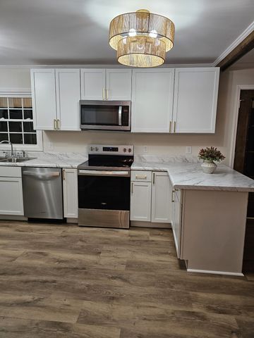212 Donoho Ave, Lafayette, TN 37083