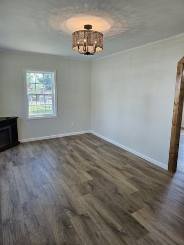 212 Donoho Ave, Lafayette, TN 37083