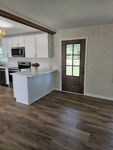 212 Donoho Ave, Lafayette, TN 37083