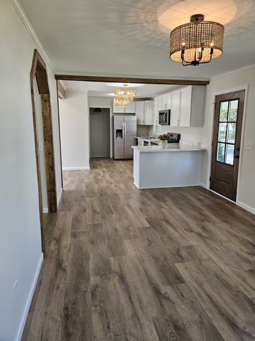 212 Donoho Ave, Lafayette, TN 37083