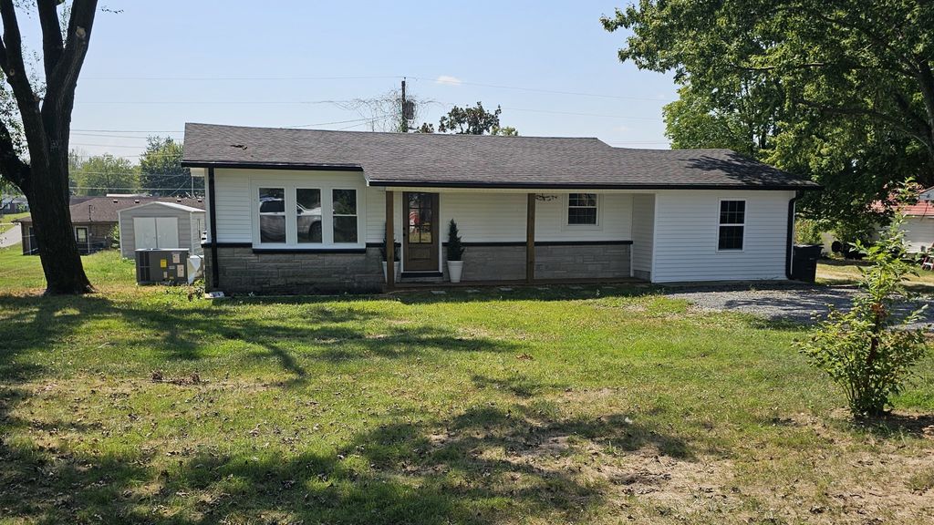 212 Donoho Ave, Lafayette, TN 37083