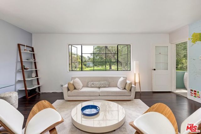 5587 Village, Los Angeles, CA 90016