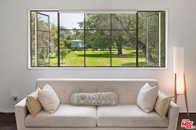 5587 Village, Los Angeles, CA 90016