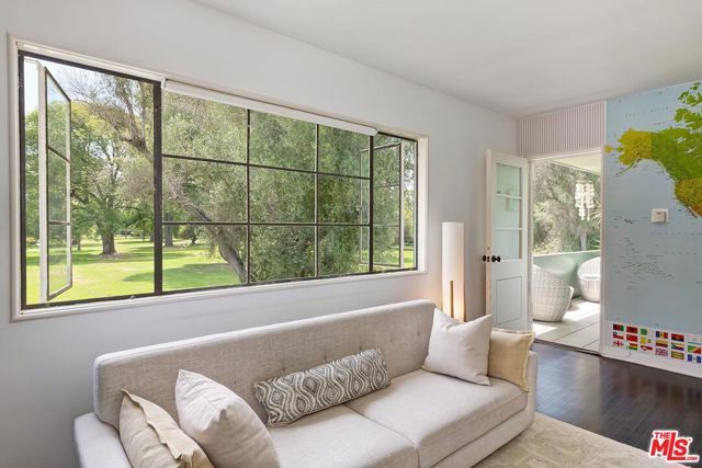 5587 Village, Los Angeles, CA 90016
