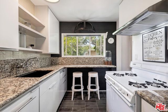 5587 Village, Los Angeles, CA 90016