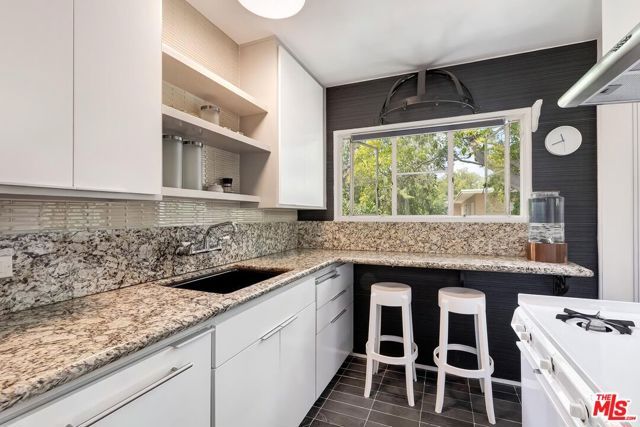 5587 Village, Los Angeles, CA 90016