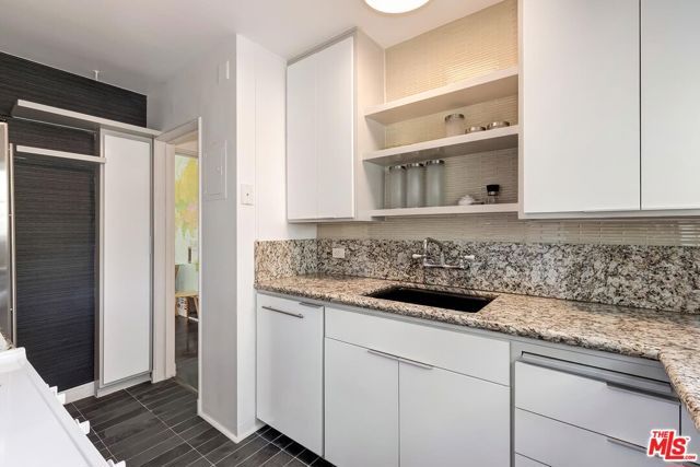 5587 Village, Los Angeles, CA 90016