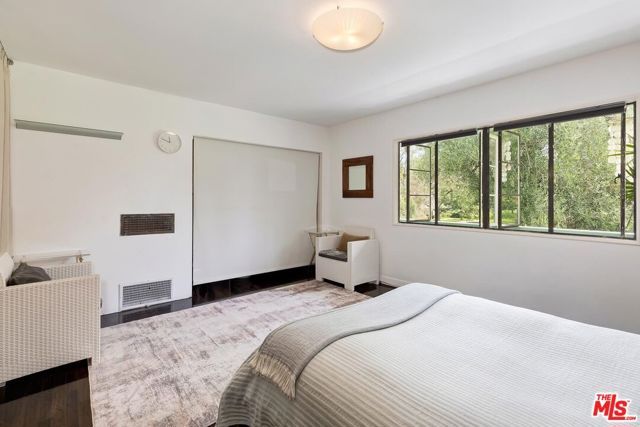 5587 Village, Los Angeles, CA 90016