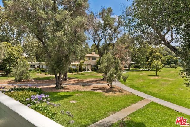 5587 Village, Los Angeles, CA 90016