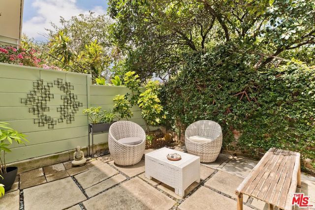 5587 Village, Los Angeles, CA 90016