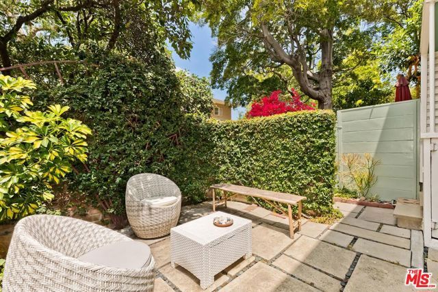 5587 Village, Los Angeles, CA 90016