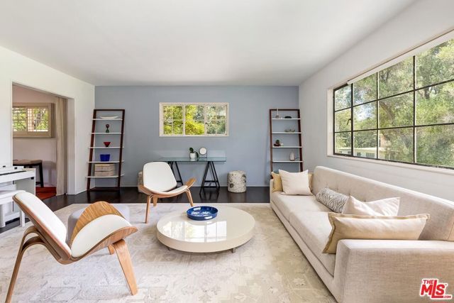 5587 Village, Los Angeles, CA 90016