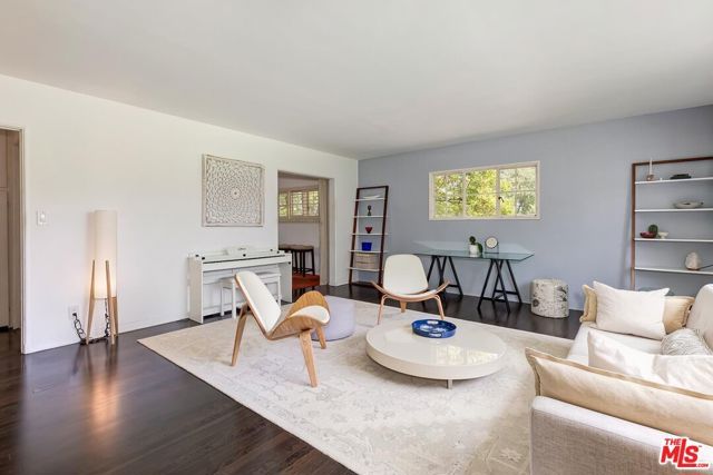 5587 Village, Los Angeles, CA 90016